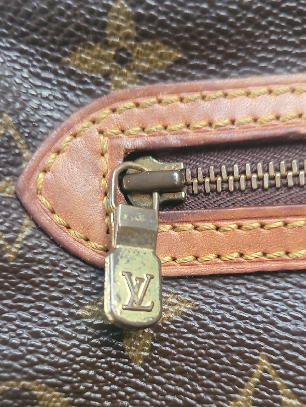 Louis Vuitton Marly Dragonne Monogram Clutch GM - Picture 4 of 16